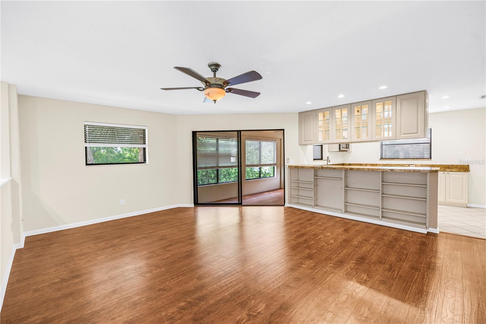 484 SANTA CRUZ PL NE #F — photo 10