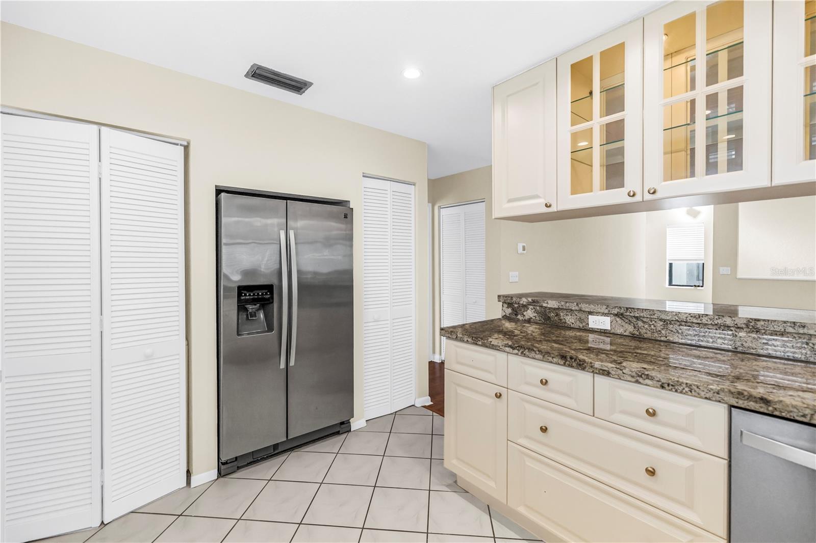 484 SANTA CRUZ PL NE #F — photo 15