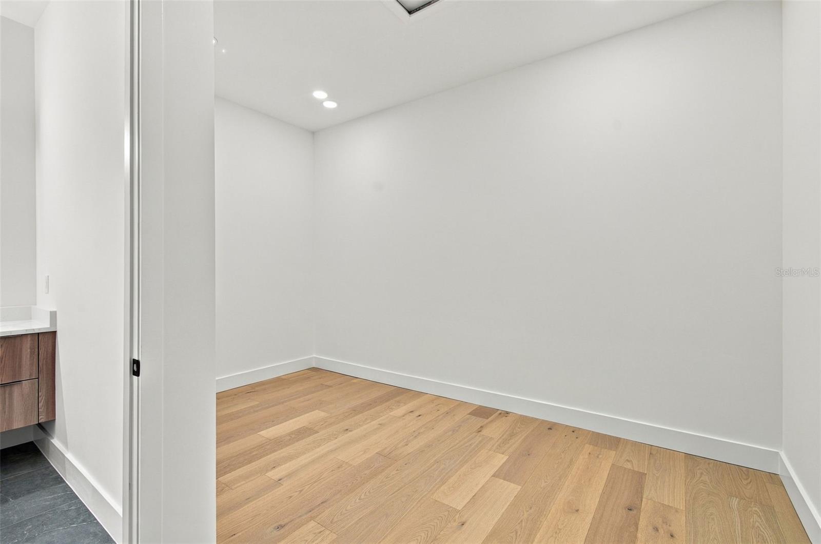 3615 W NORTH A ST — photo 31