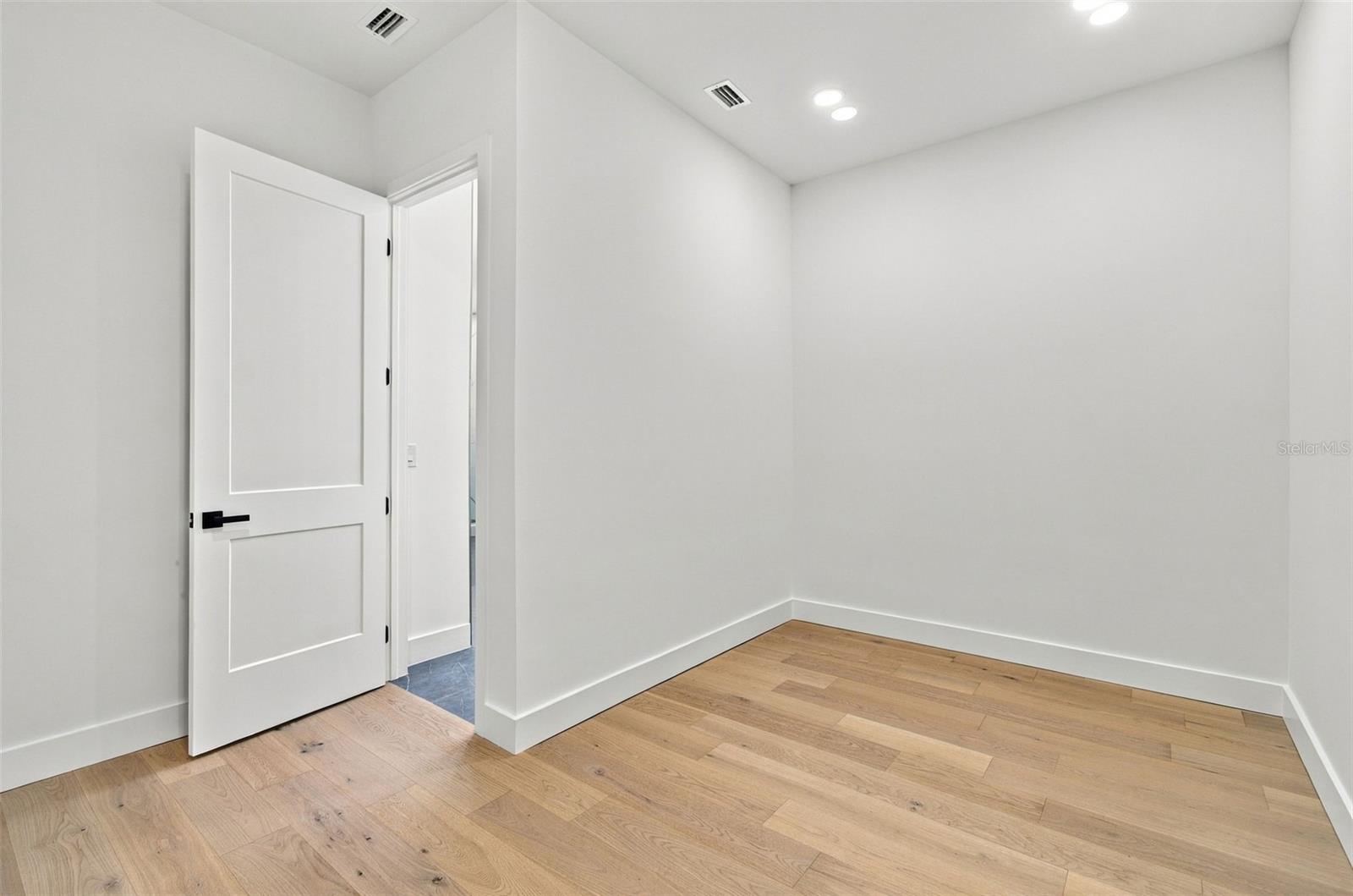 3615 W NORTH A ST — photo 32