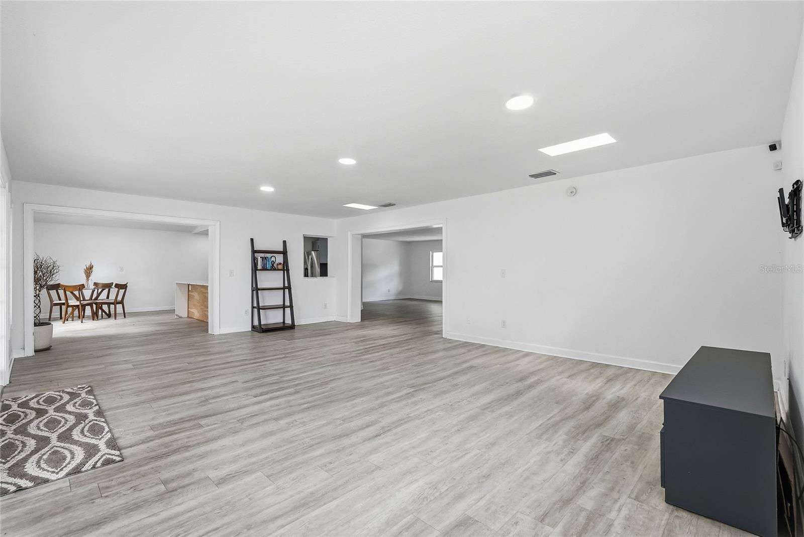 4206 WINDTREE DR — photo 14
