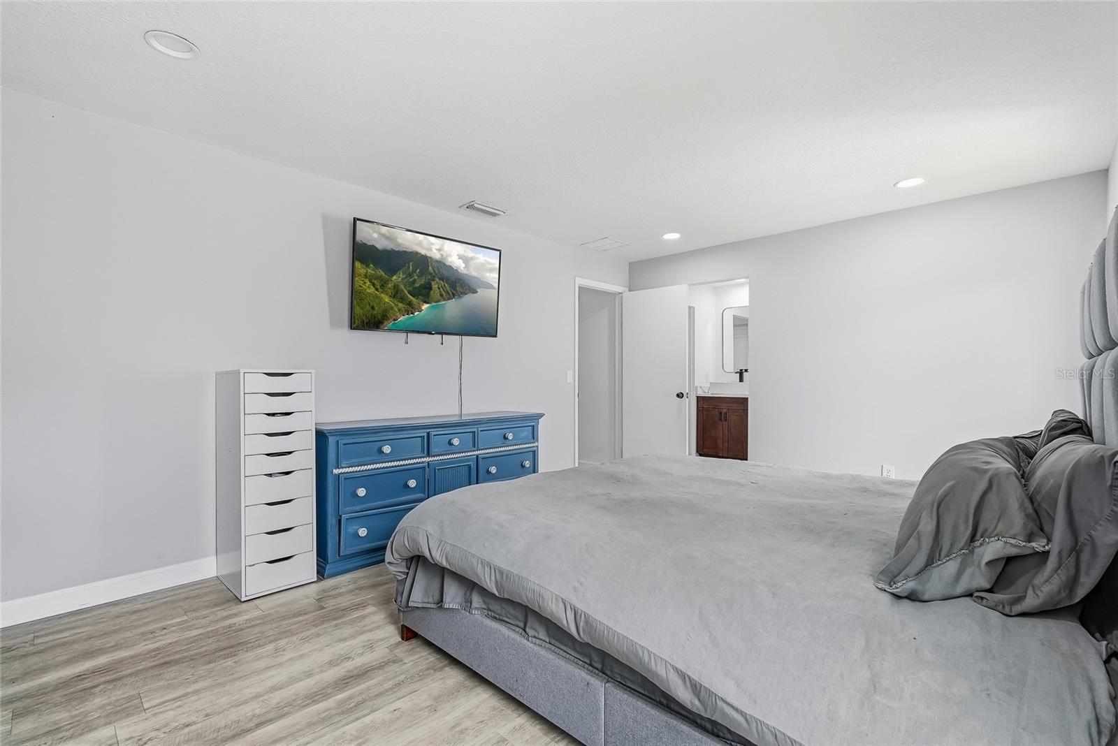4206 WINDTREE DR — photo 34