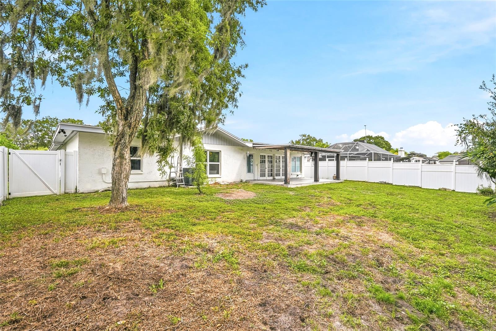 4206 WINDTREE DR — photo 43