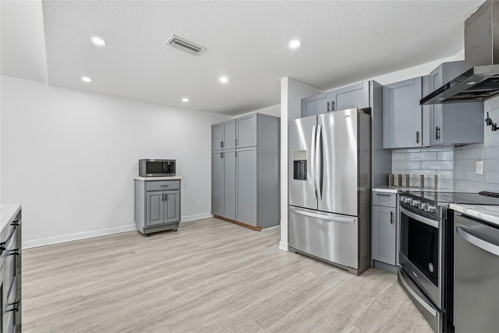 4206 WINDTREE DR — photo 26