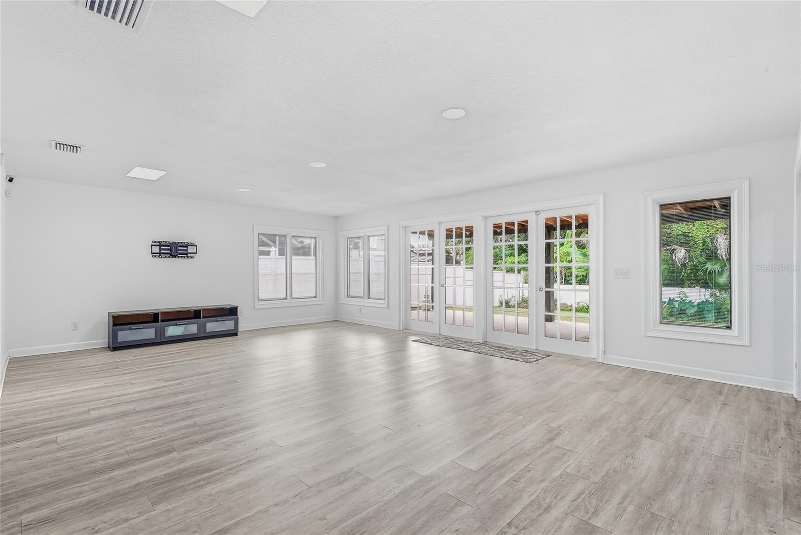 4206 WINDTREE DR — photo 13