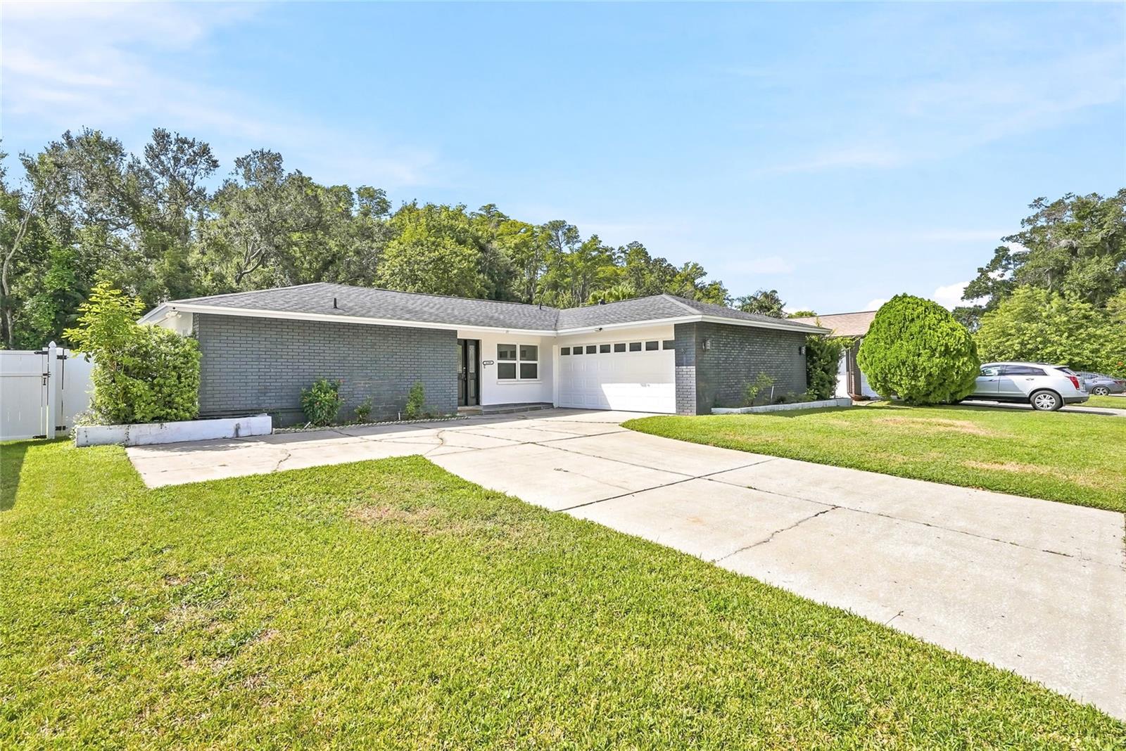 4206 WINDTREE DR — photo 3