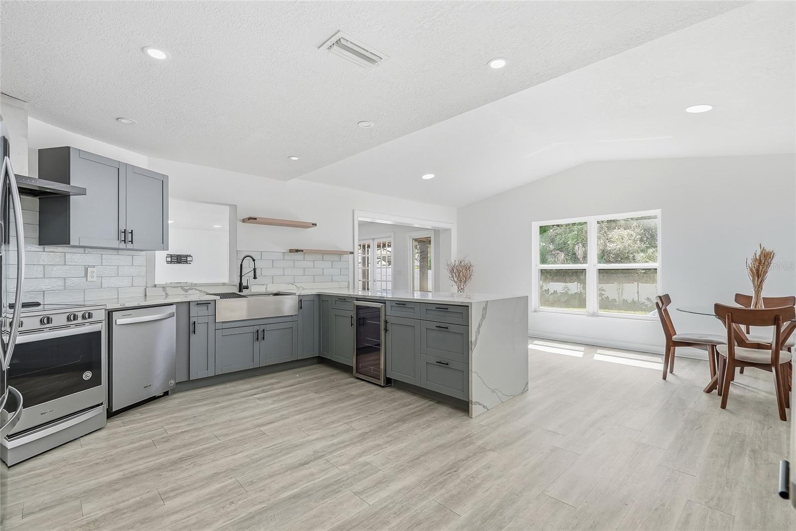 4206 WINDTREE DR — photo 24
