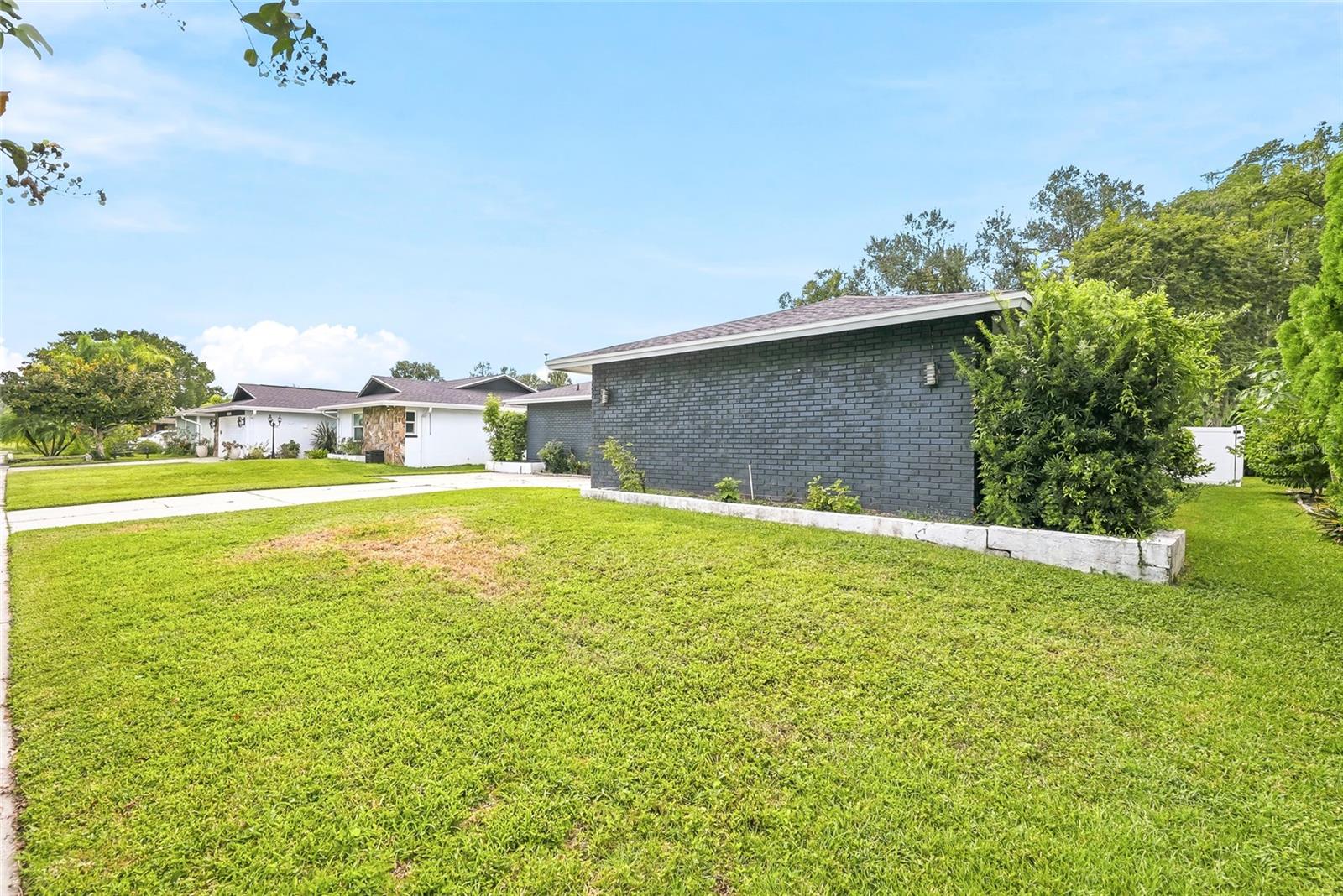 4206 WINDTREE DR — photo 2