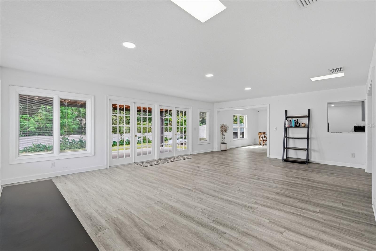 4206 WINDTREE DR — photo 15