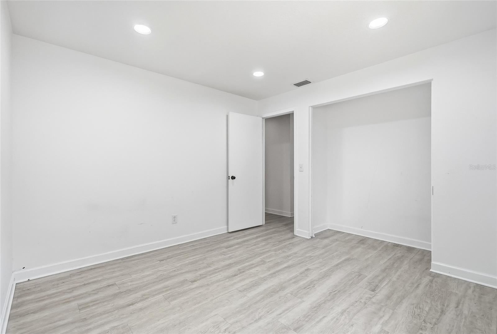 4206 WINDTREE DR — photo 28