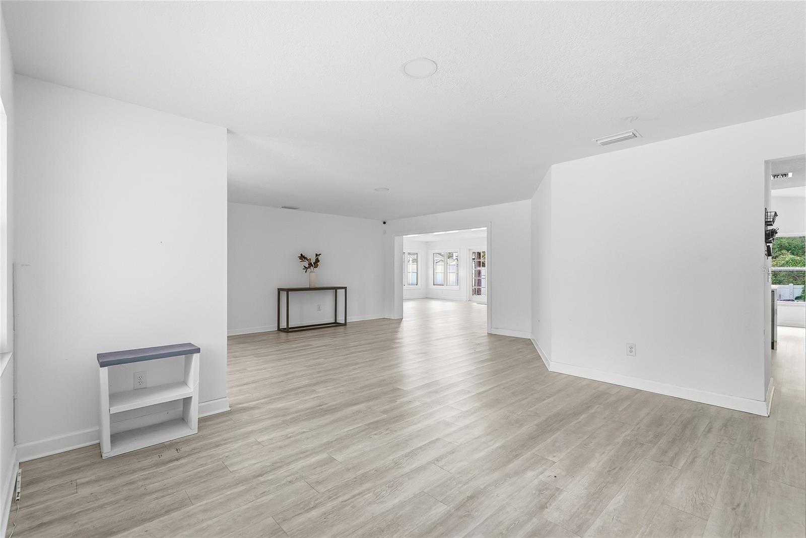 4206 WINDTREE DR — photo 9