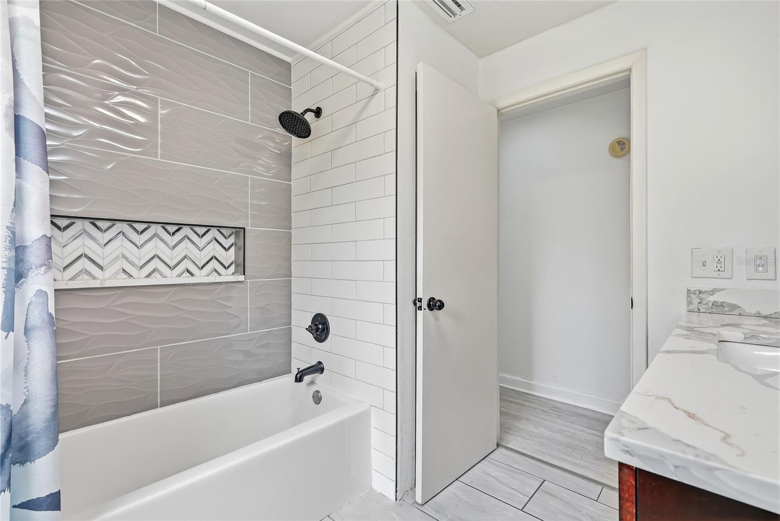 4206 WINDTREE DR — photo 30