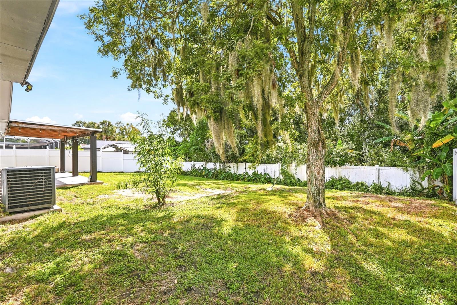 4206 WINDTREE DR — photo 44