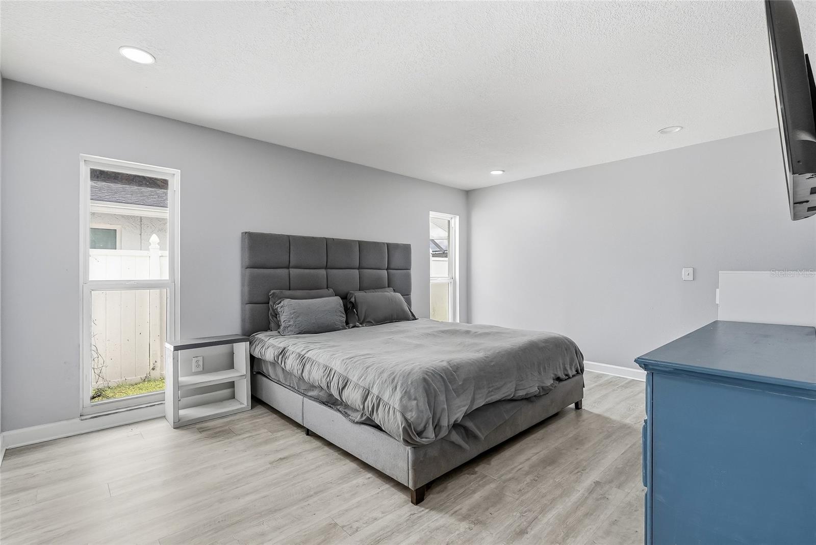 4206 WINDTREE DR — photo 33