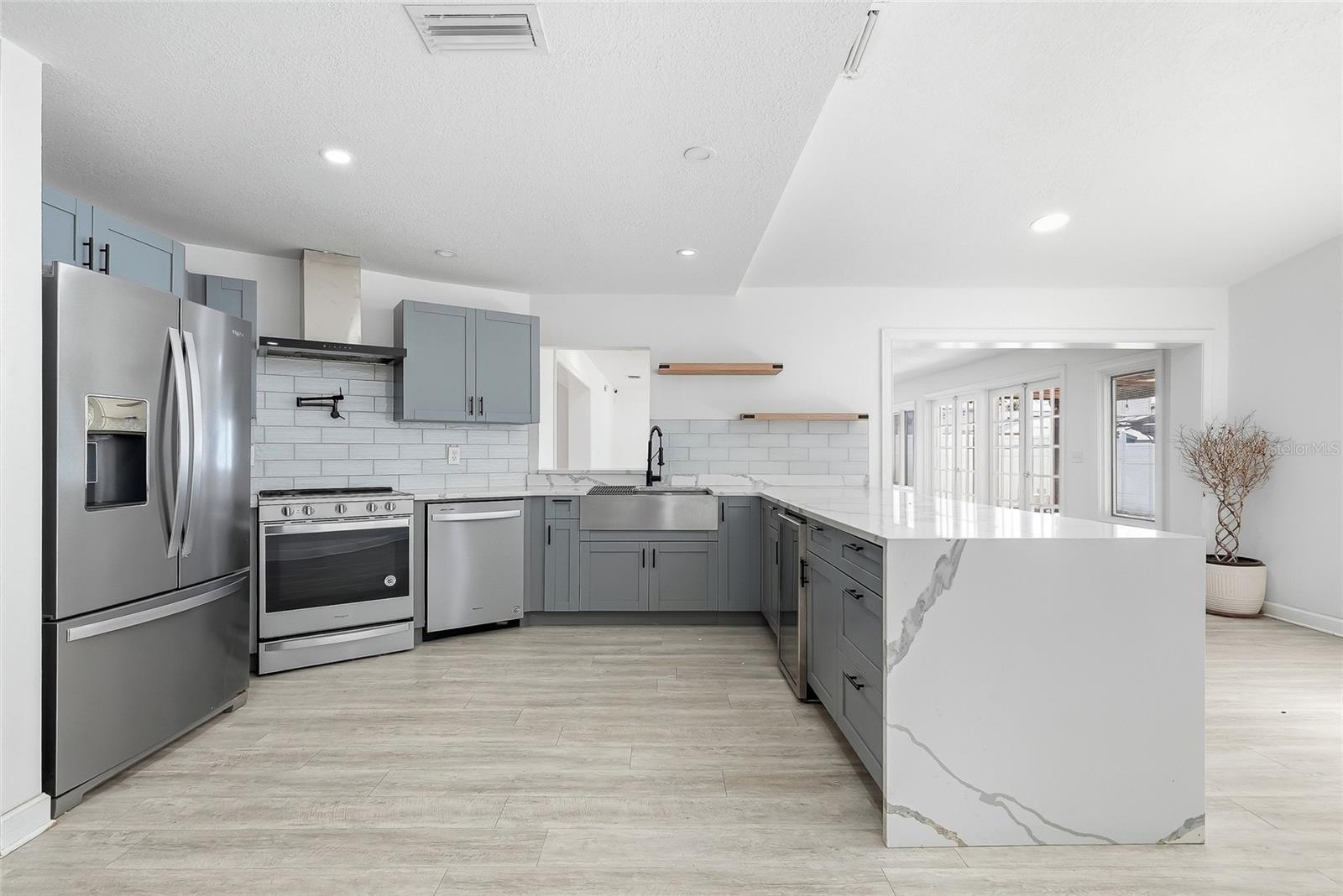 4206 WINDTREE DR — photo 23