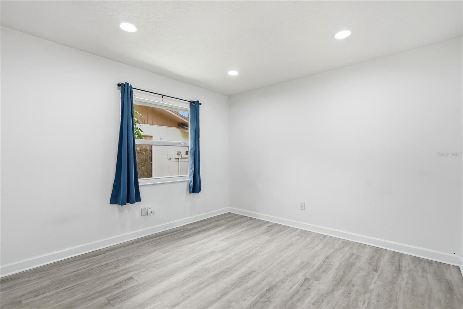 4206 WINDTREE DR — photo 27