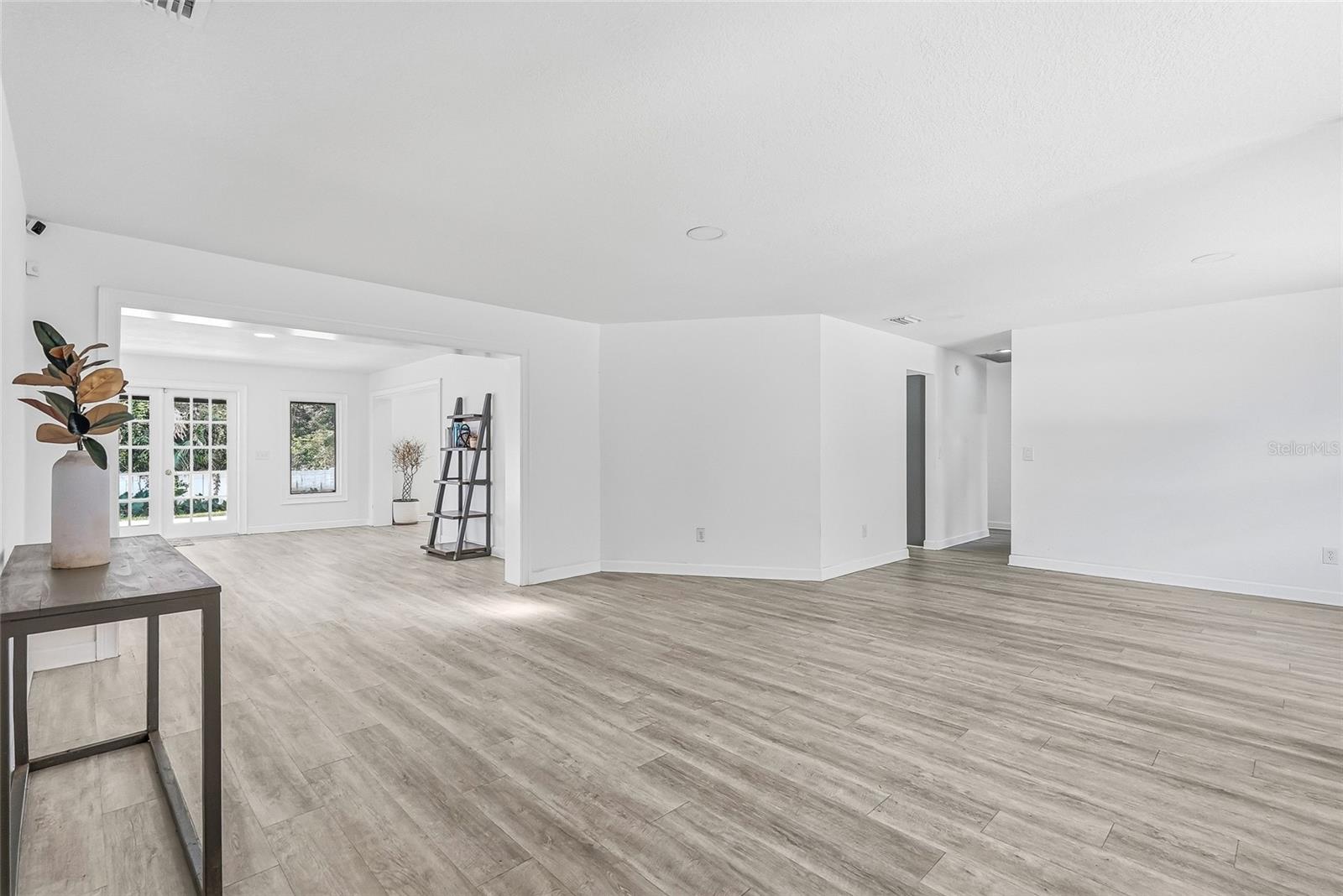 4206 WINDTREE DR — photo 8