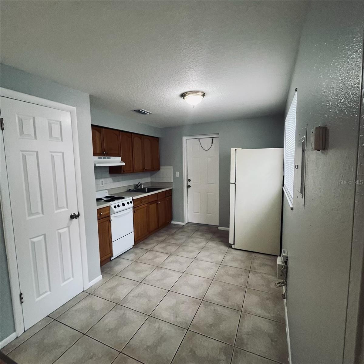 5450 LISA CIR — photo 8