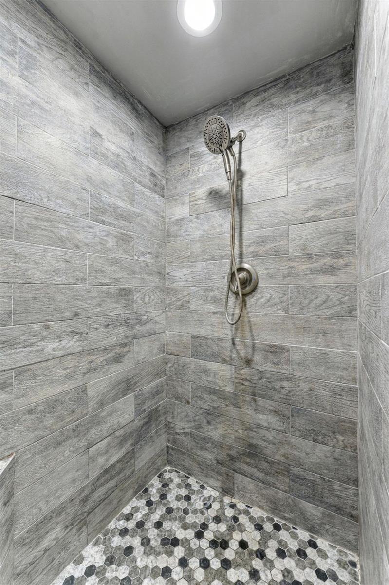 17818 DEERFIELD DR — photo 25
