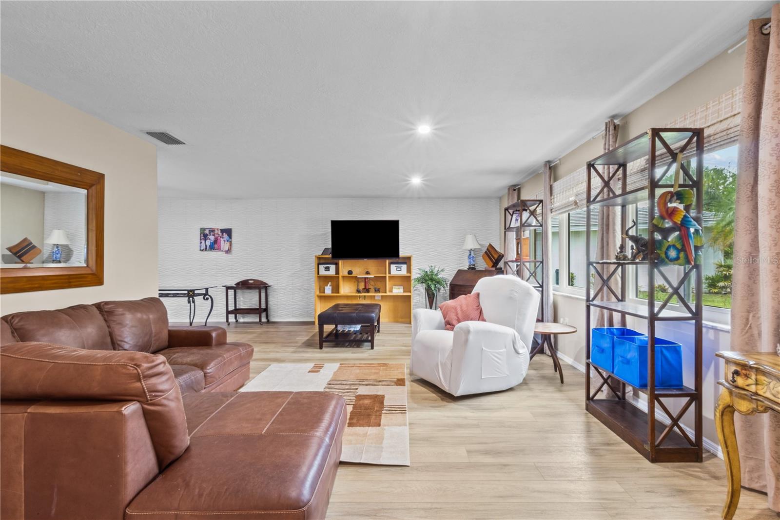 3614 PEMBROOK DR — photo 5