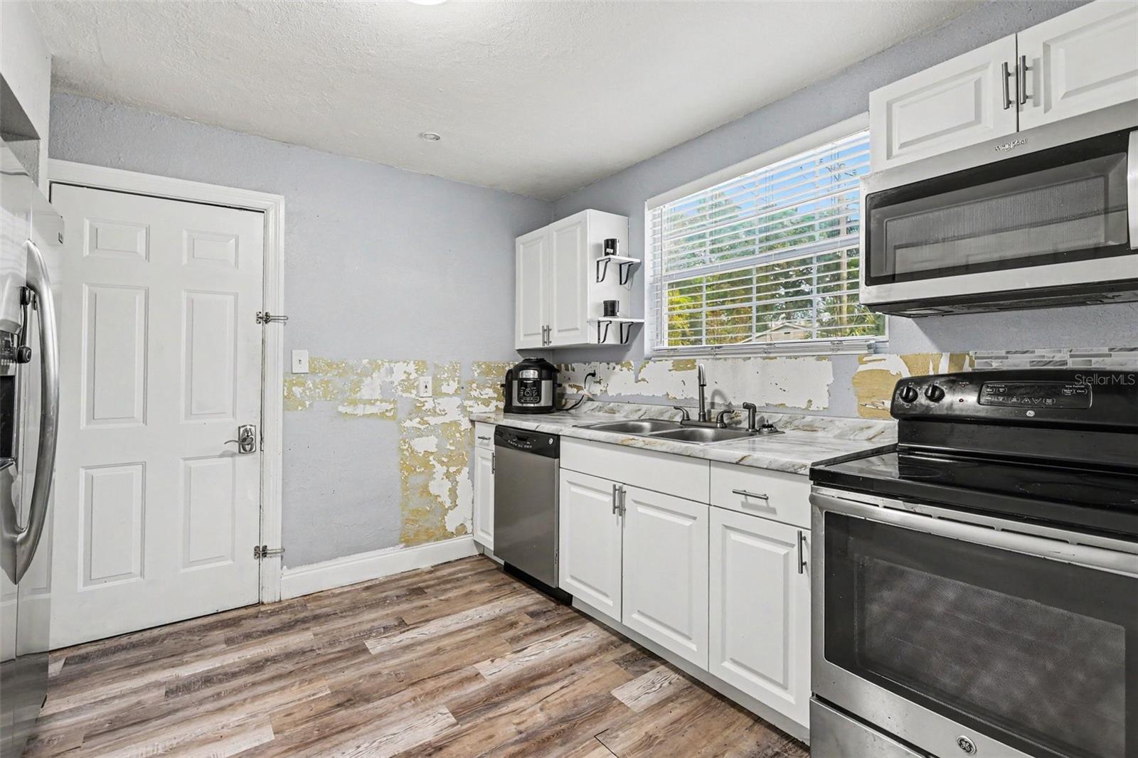 919 E BOUGAINVILLEA AVE — photo 8