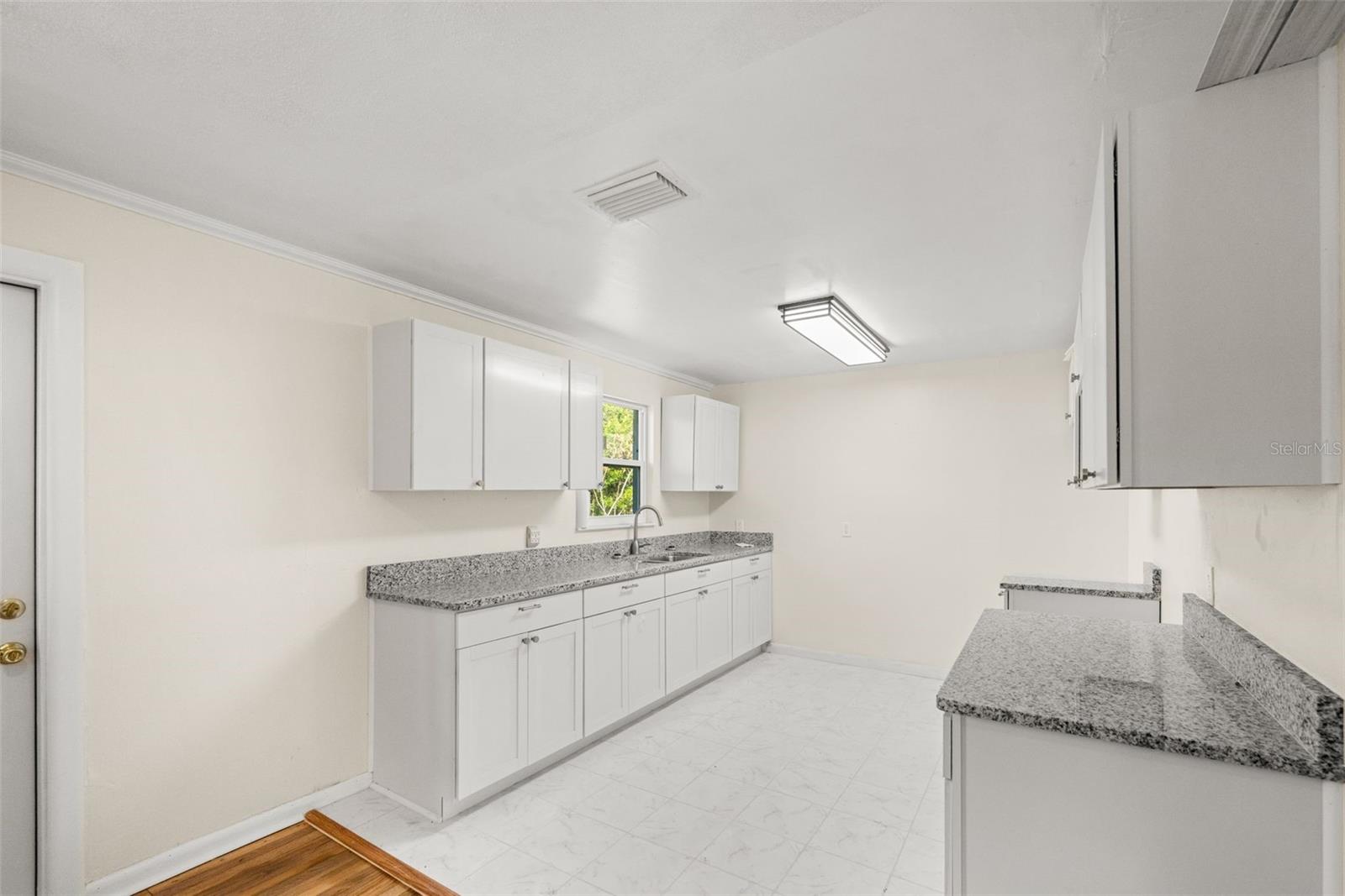 3510 SE 18TH AVE — photo 8