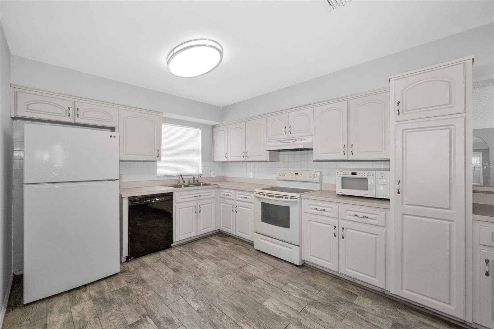 12813 KELLYWOOD CIR — photo 8
