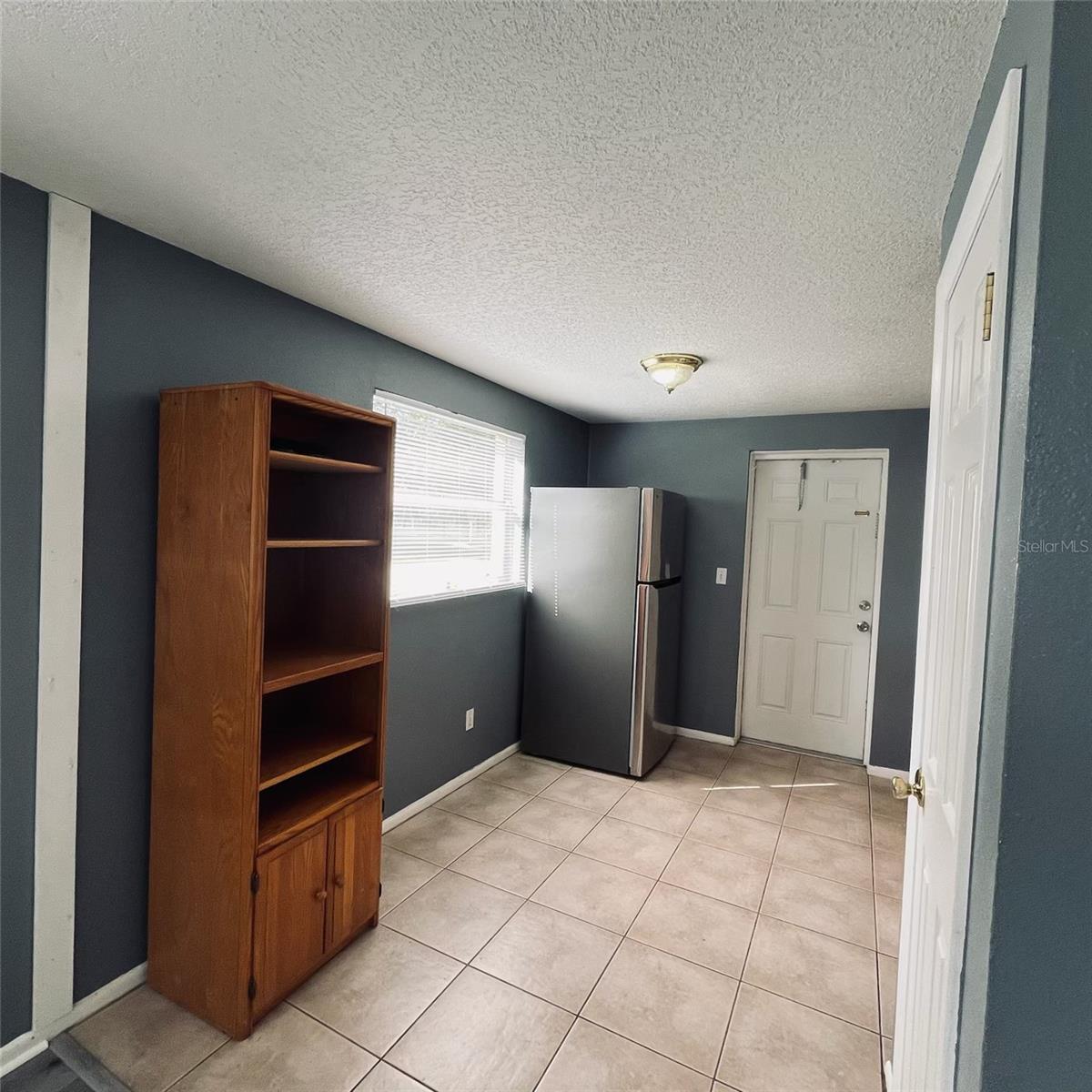 5452 LISA CIR — photo 8
