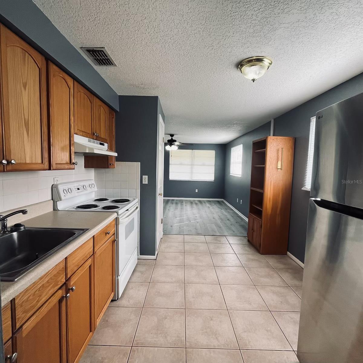 5452 LISA CIR — photo 10