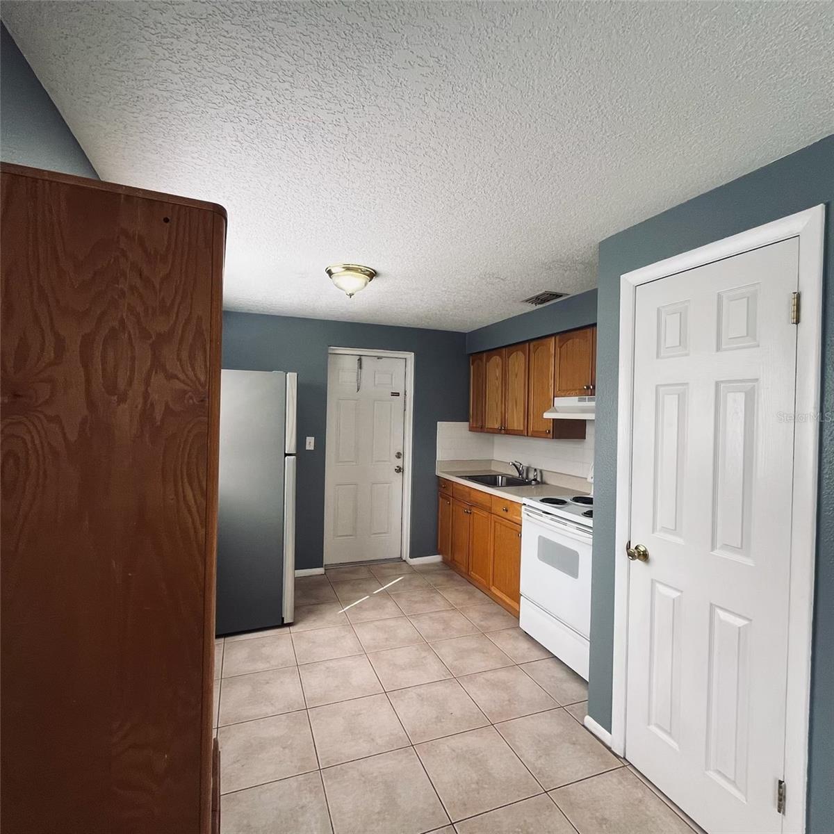 5452 LISA CIR — photo 7