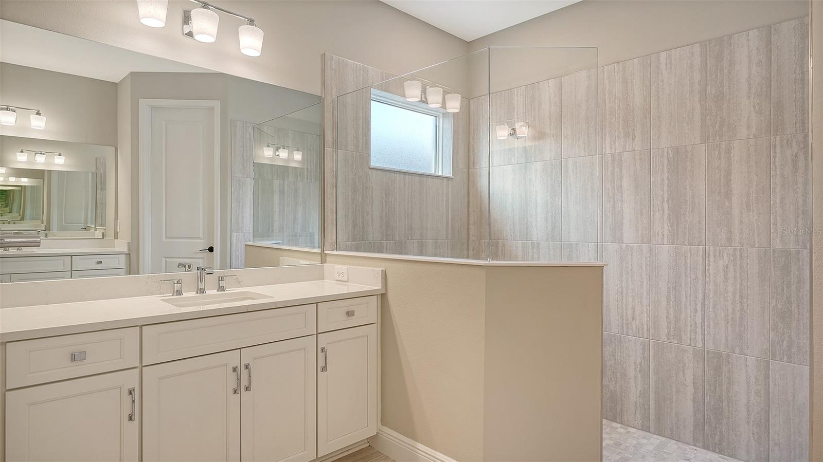 8201 SCARLETBUSH DR — photo 23