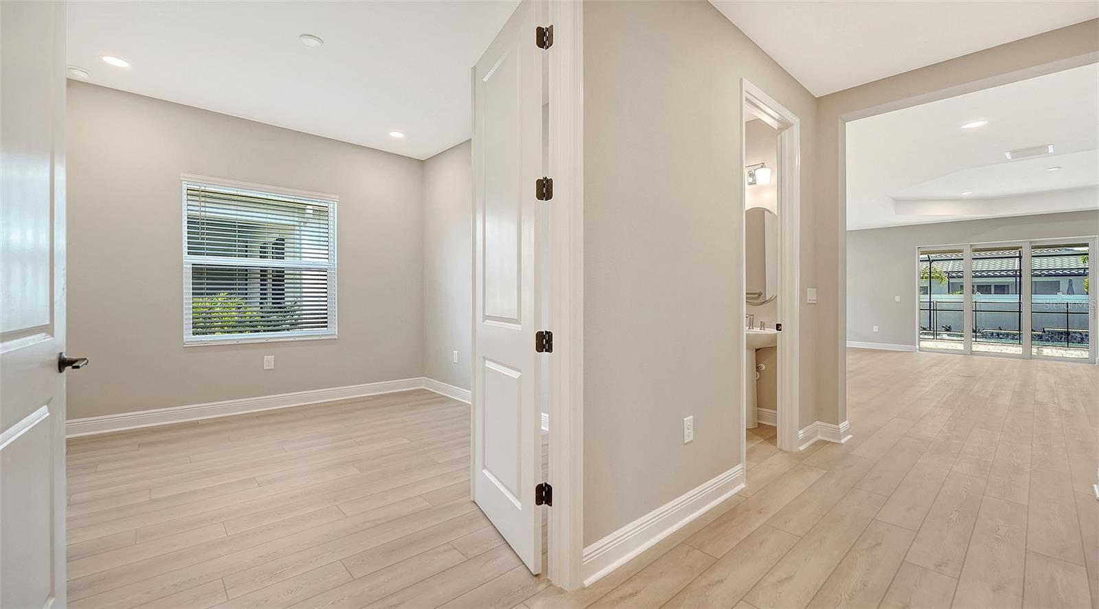 8201 SCARLETBUSH DR — photo 28