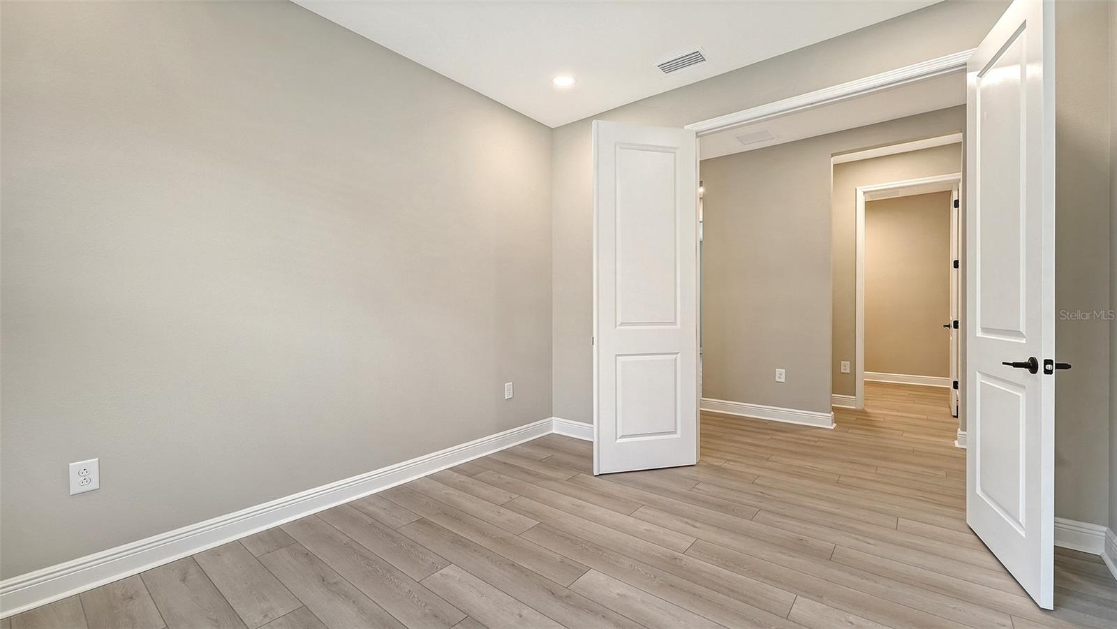 8201 SCARLETBUSH DR — photo 29