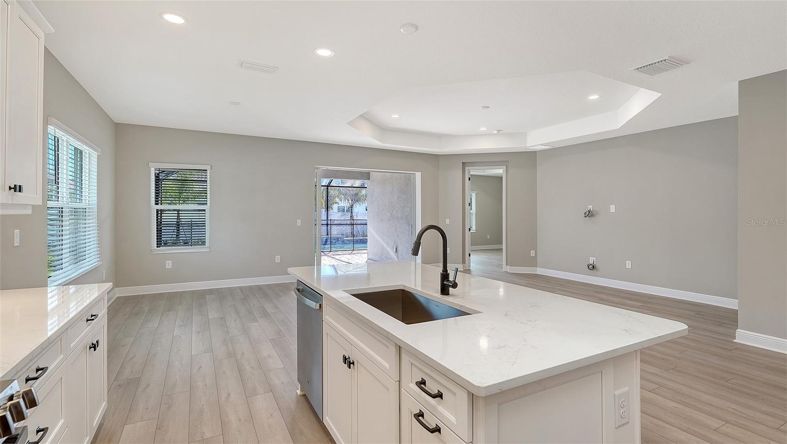 8201 SCARLETBUSH DR — photo 17