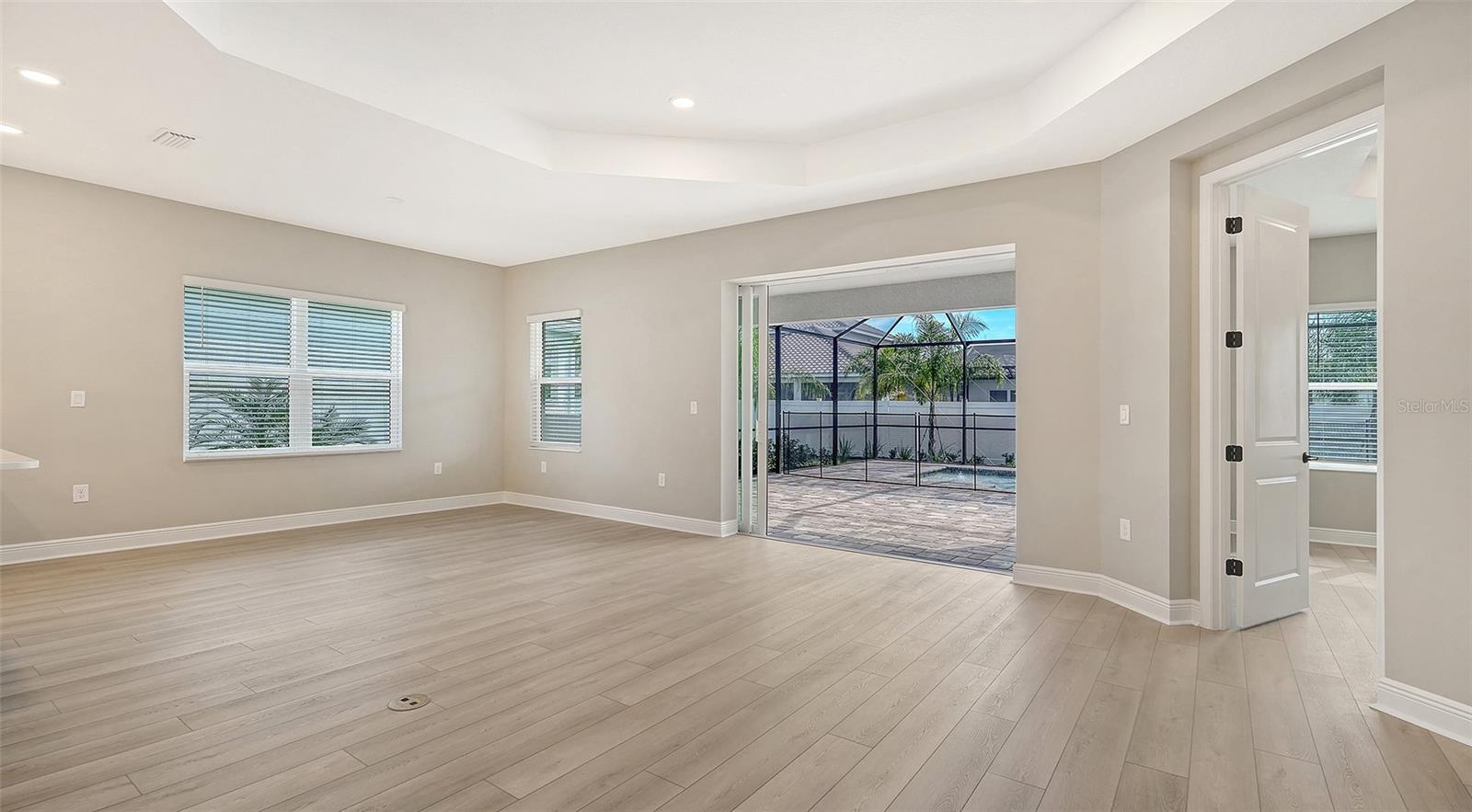 8201 SCARLETBUSH DR — photo 5