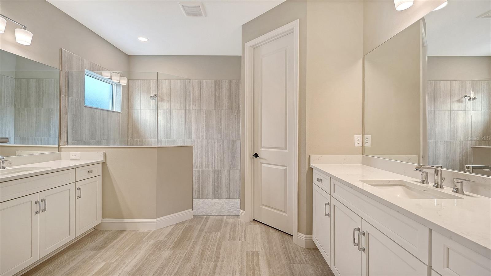 8201 SCARLETBUSH DR — photo 22