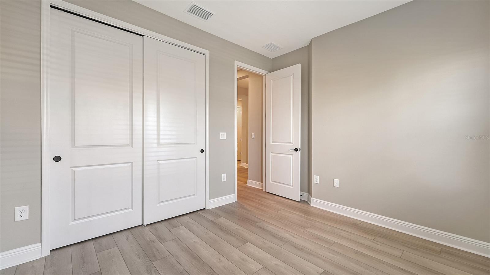 8201 SCARLETBUSH DR — photo 35