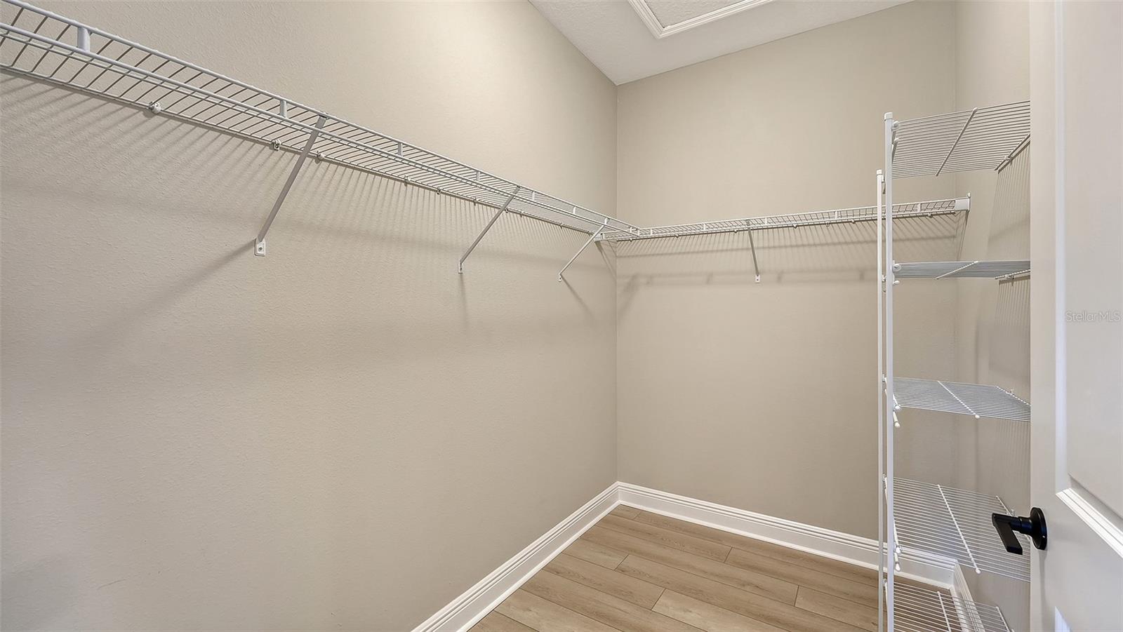 8201 SCARLETBUSH DR — photo 25