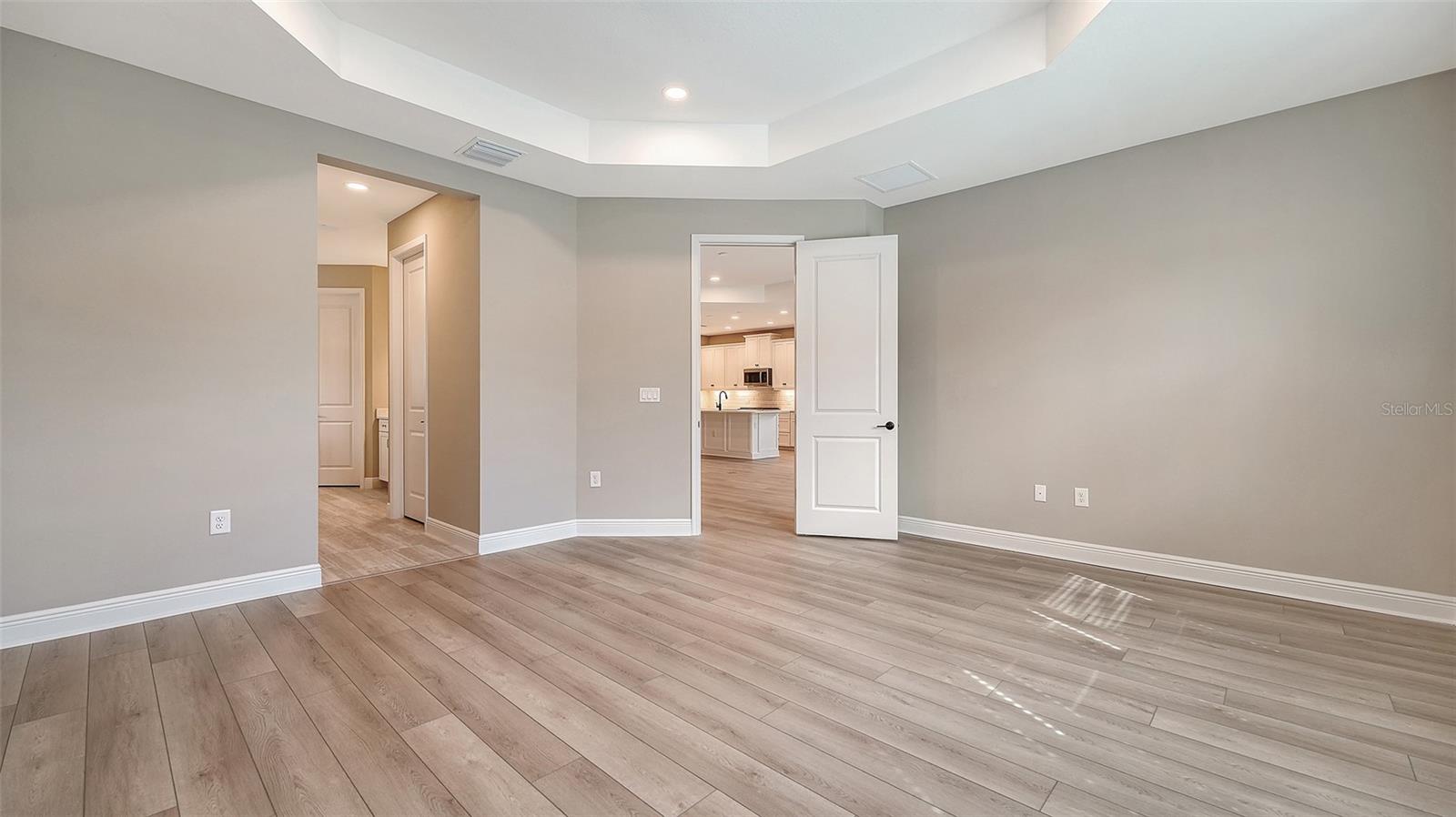8201 SCARLETBUSH DR — photo 20