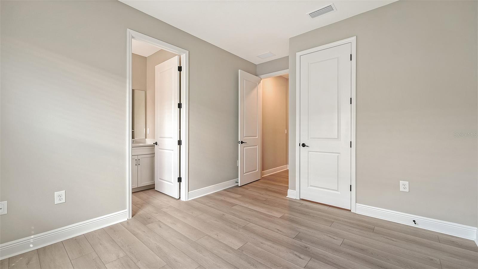 8201 SCARLETBUSH DR — photo 31