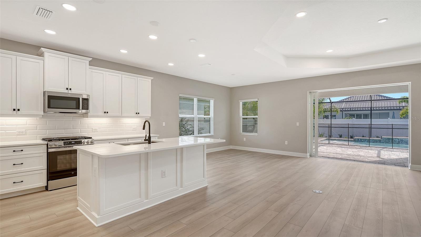 8201 SCARLETBUSH DR — photo 14