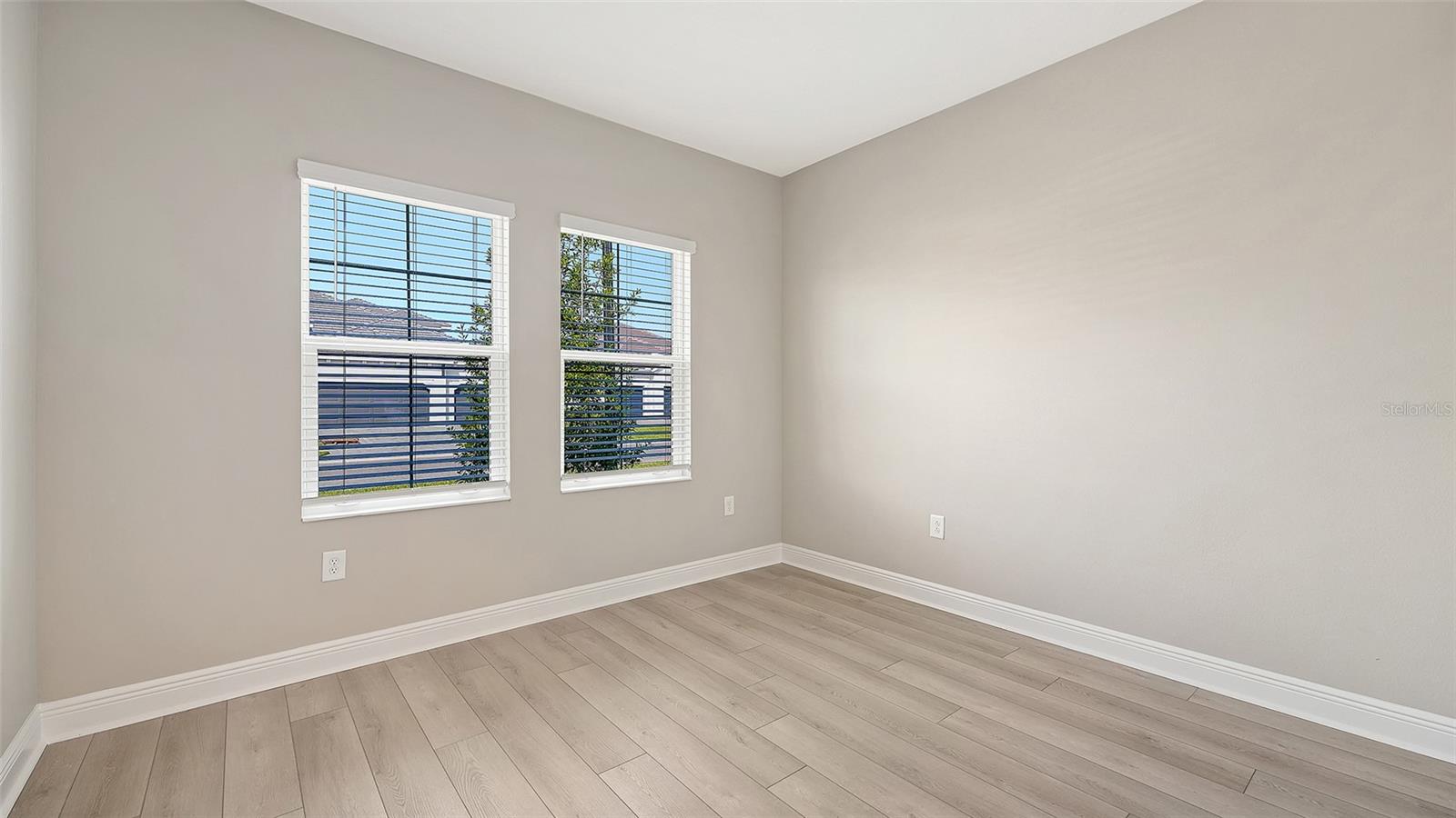 8201 SCARLETBUSH DR — photo 34
