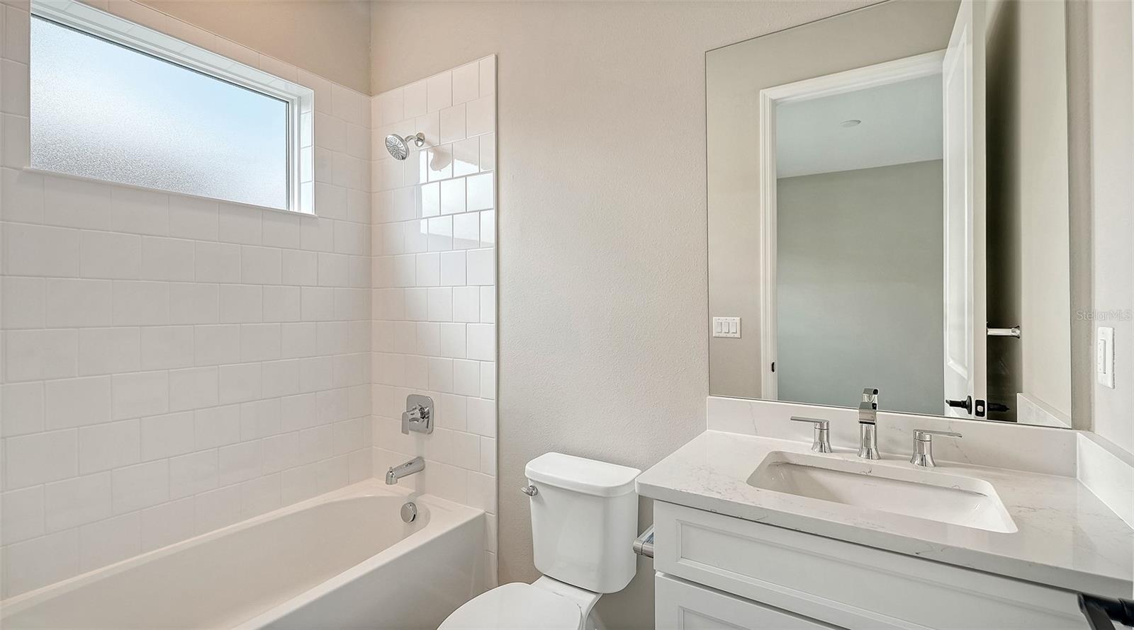 8201 SCARLETBUSH DR — photo 32