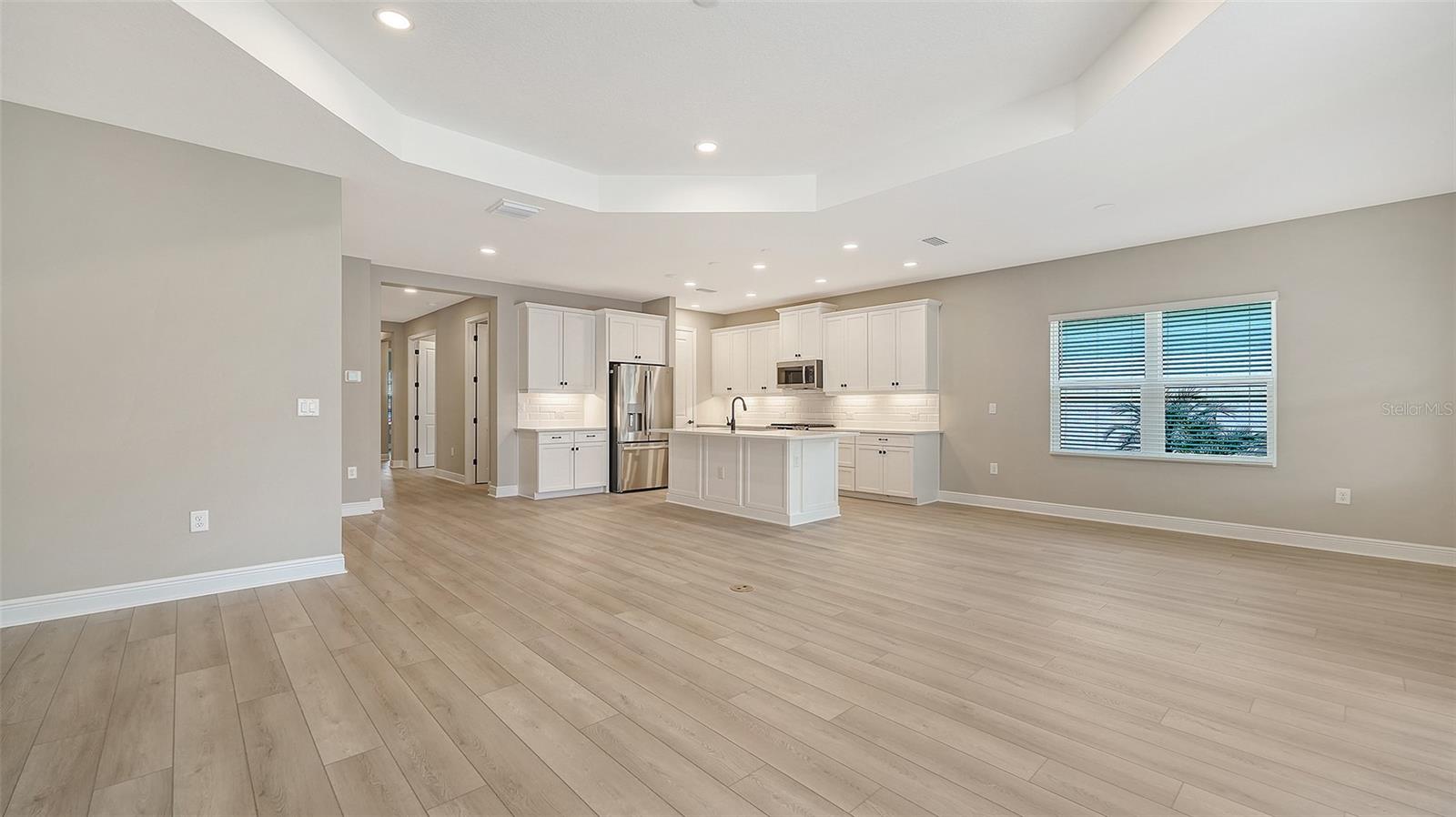 8201 SCARLETBUSH DR — photo 10