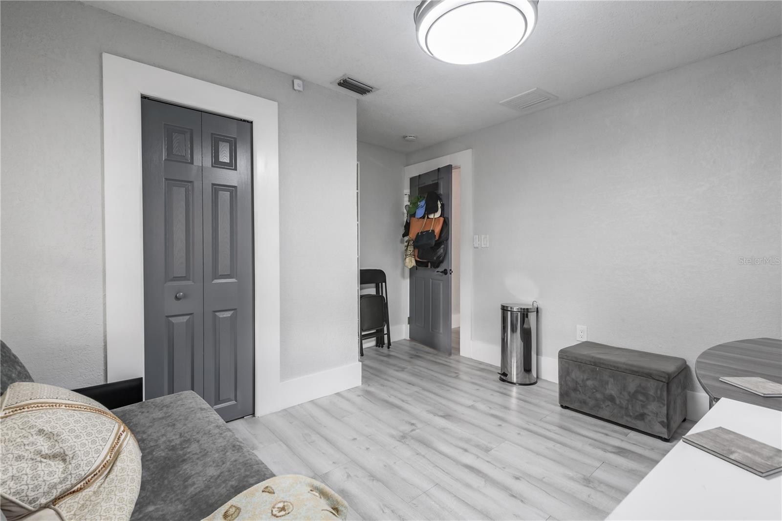 806 E HAMILTON AVE — photo 19