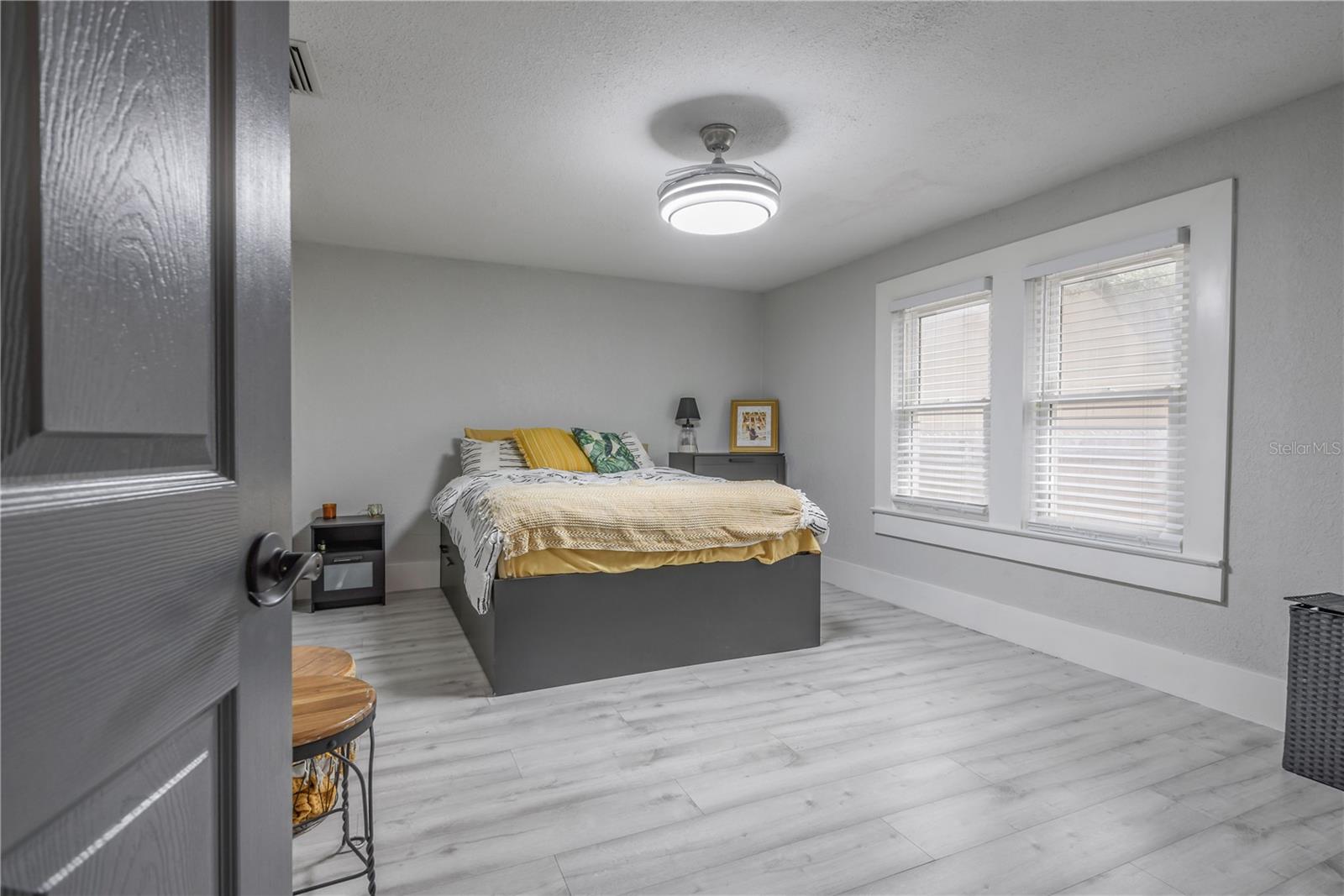 806 E HAMILTON AVE — photo 24