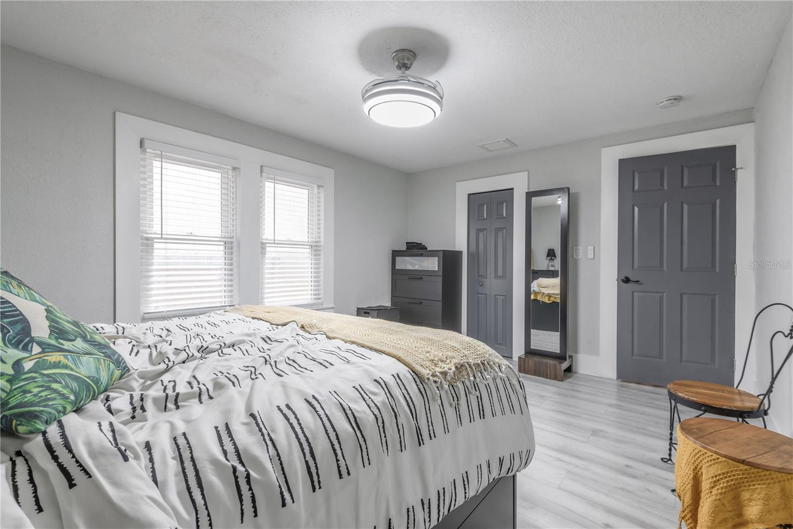 806 E HAMILTON AVE — photo 25
