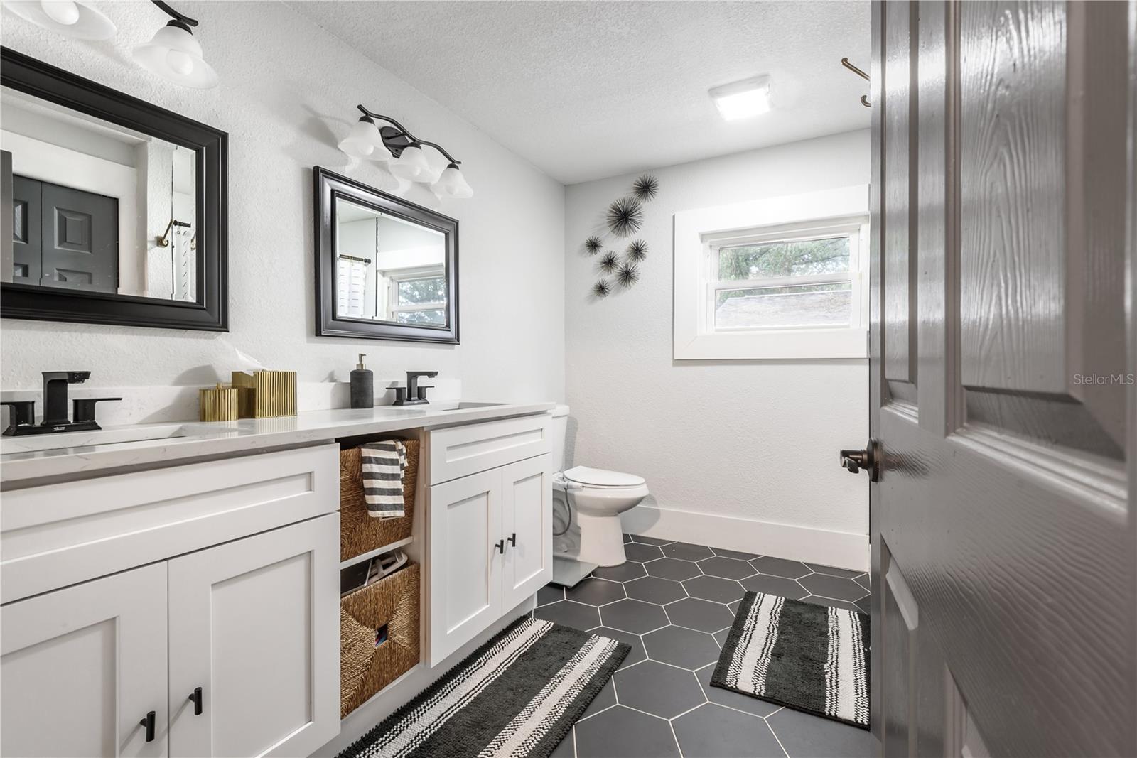 806 E HAMILTON AVE — photo 28