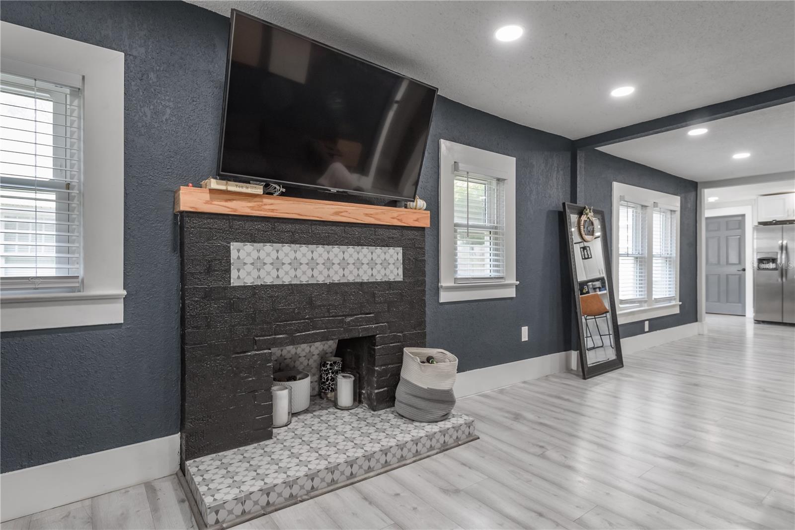 806 E HAMILTON AVE — photo 8