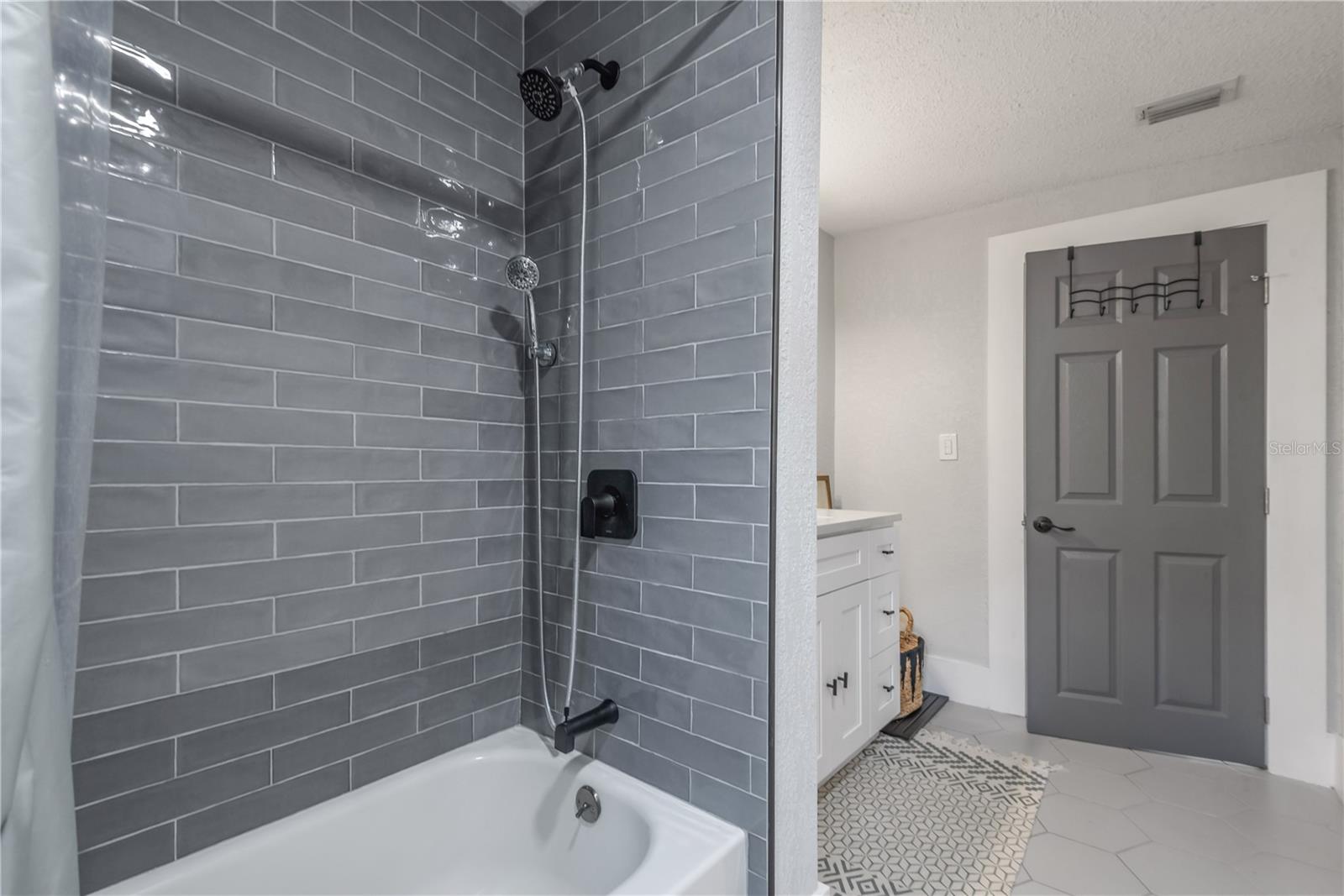 806 E HAMILTON AVE — photo 16